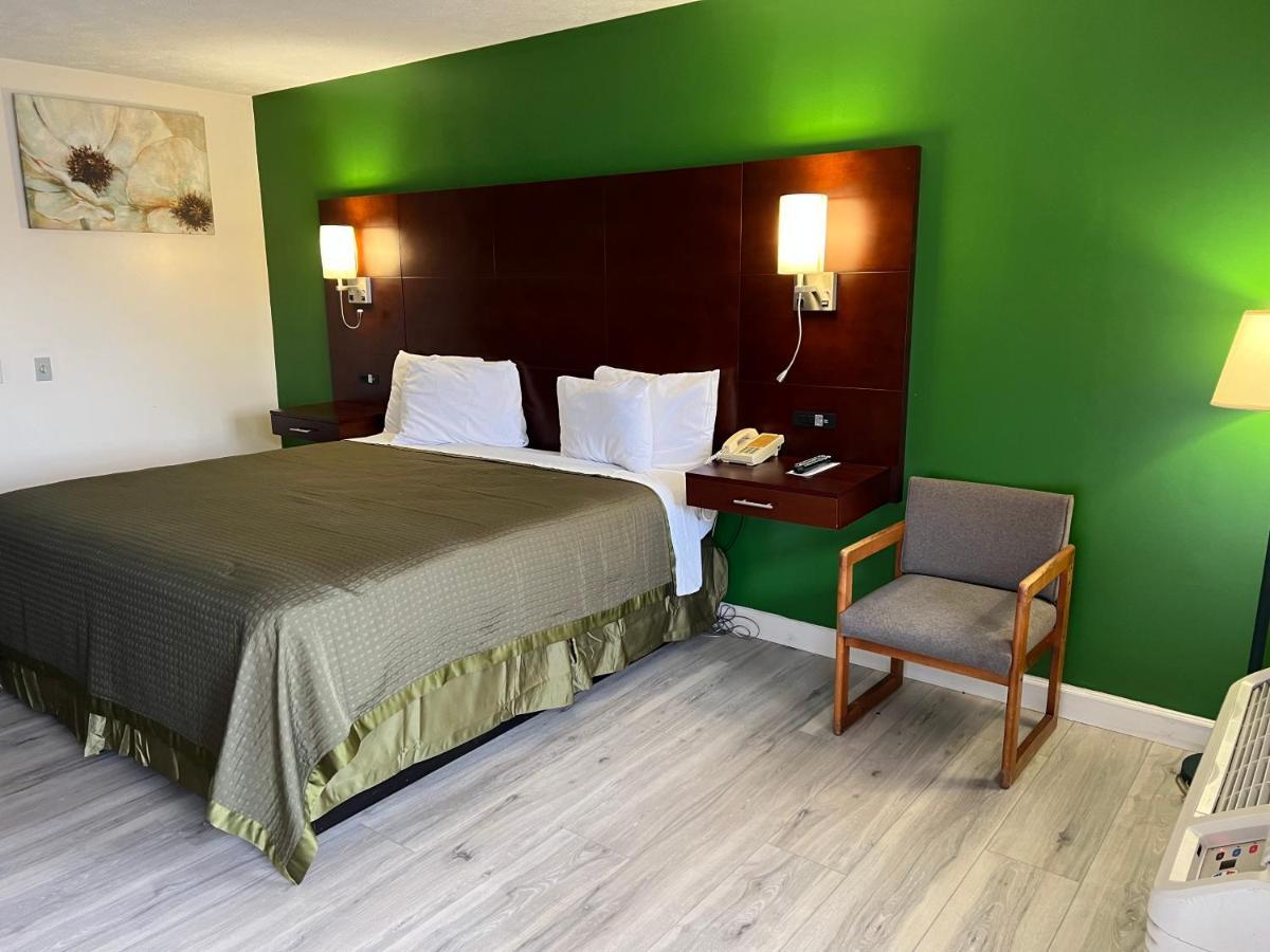 Surry Inn - Dobson Εξωτερικό φωτογραφία